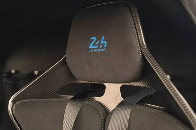 Sabelt one-piece bucket seats with a 24H Le Mans signature